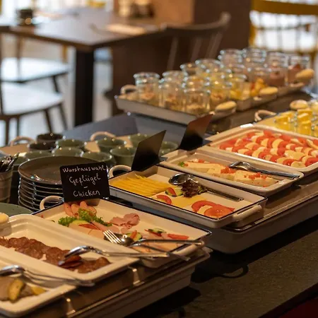 Отель Einsmehr Аугсбург